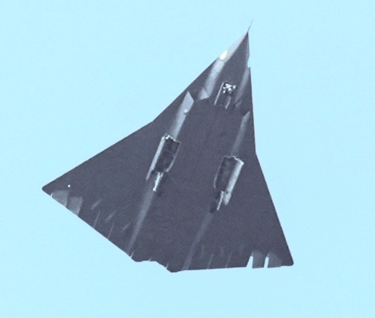 Chengdu J-36: Čína má konkurenci NGAD - první bezocasý stealth 6. generace