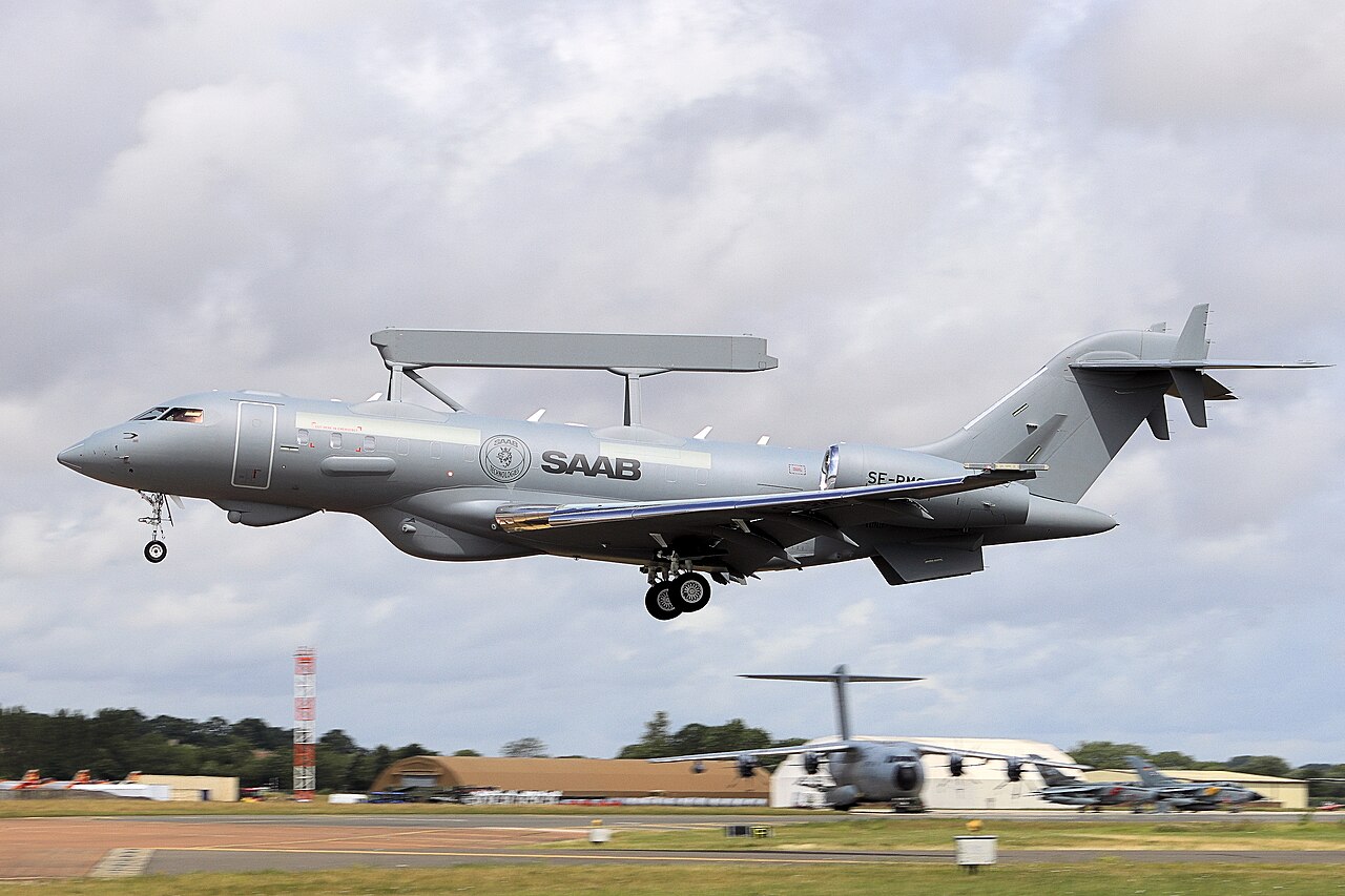 Rozdíly mezi Airborne Early Warning (AEW) a Airborne Early Warning and Control (AEW&C)